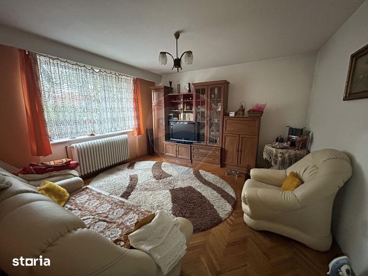 Apartament cu 3 camere în Valea Roșie