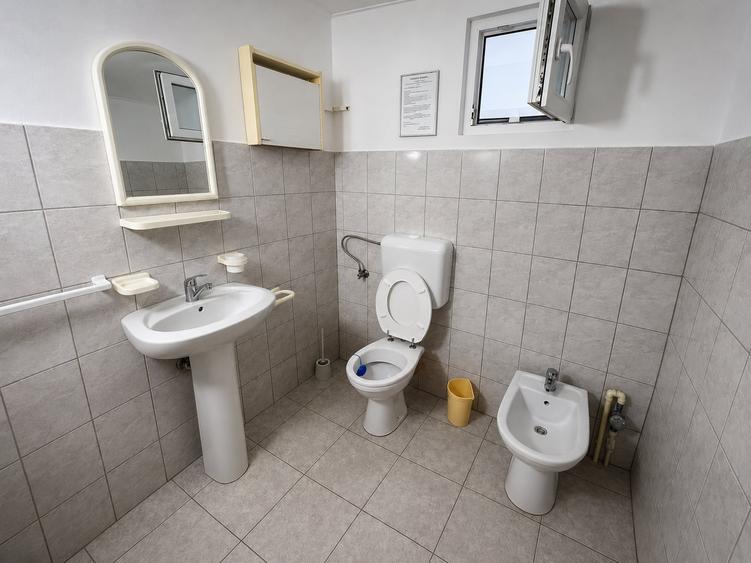 Apartament cu 3 camere decomandat, mobilat în Torontalului