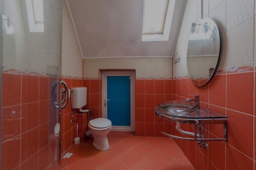 Casă cu 4 camere în Radu Negru