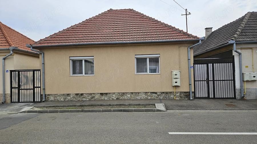 Casă cu 4 camere cu Teren 500 Mp în Iosia