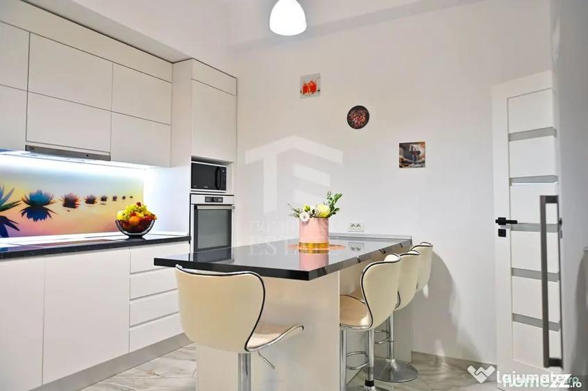 Casă cu 7 camere cu Teren 445 Mp în Central