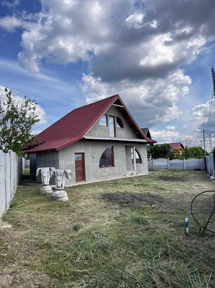 Casă cu 4 camere cu Teren 500 Mp în Braniștea