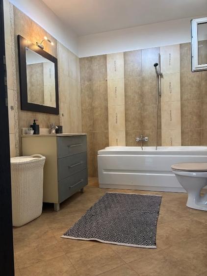 Apartament cu 3 camere semidecomandat, mobilat în Lipovei