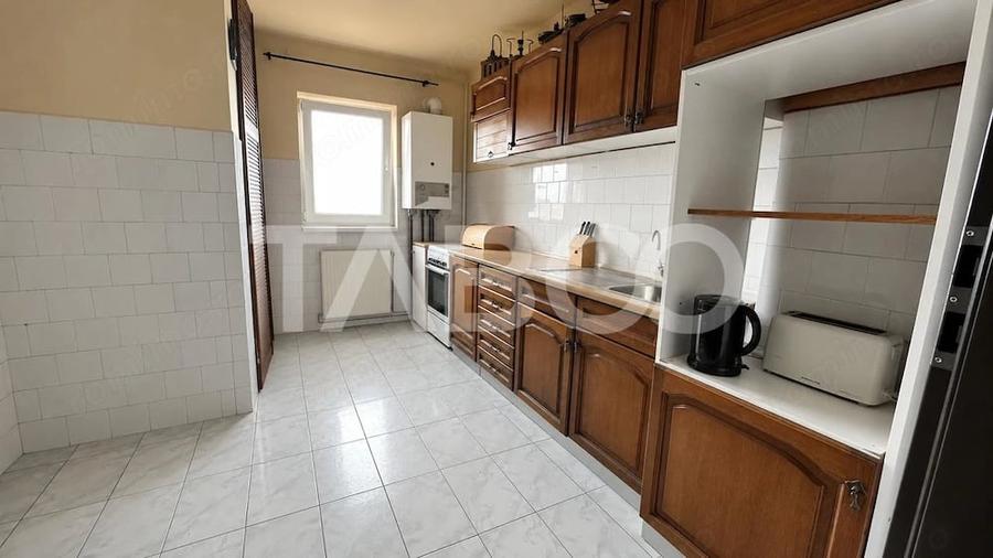 Apartament cu 4 camere decomandat în Ștrand