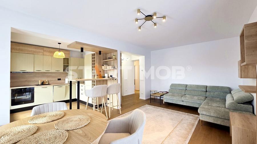 Apartament cu 3 camere decomandat, mobilat în Central