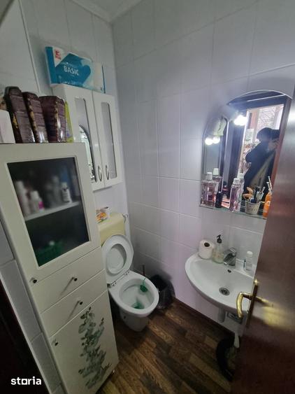 Apartament cu 4 camere semidecomandat în Faleza Nord