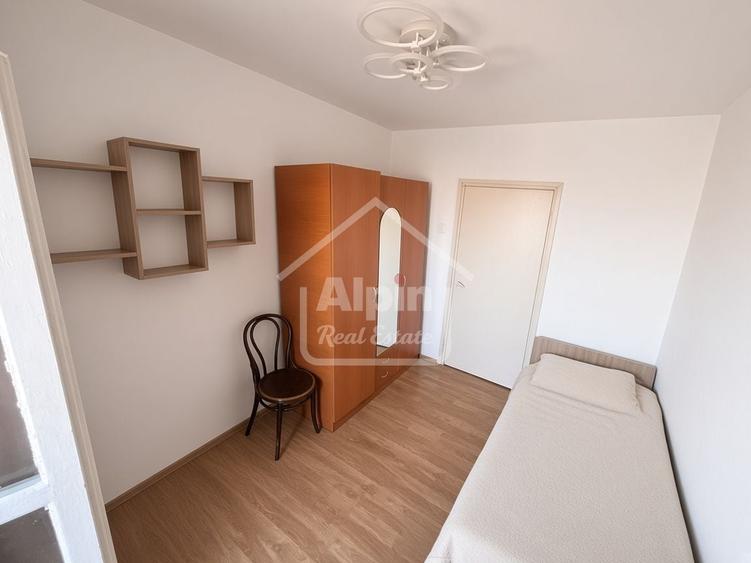 Apartament cu 3 camere decomandat în Astra