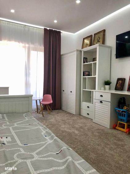 Apartament cu 3 camere, mobilat în Central — fotografia 1