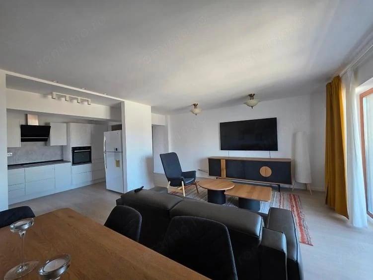 Apartament cu 4 camere decomandat în Decebal