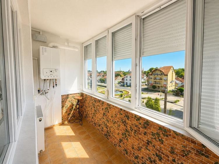 Apartament cu 3 camere decomandat, mobilat în Micro 14