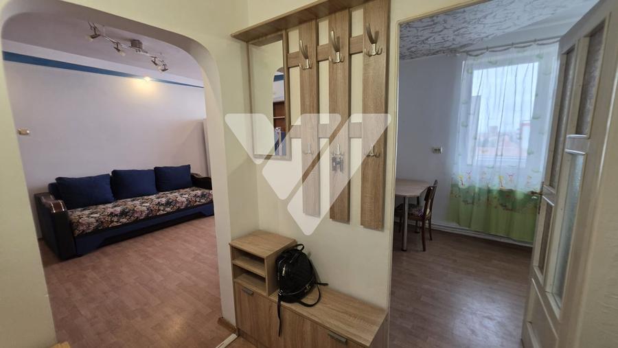 Apartament cu 3 camere semidecomandat, mobilat în Mihai Viteazul