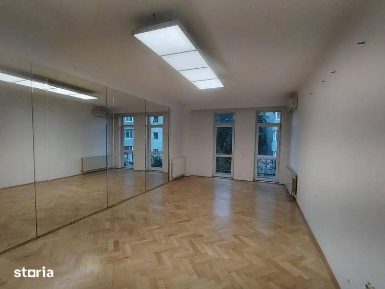 Casă cu 8 camere cu Canalizare în Floreasca