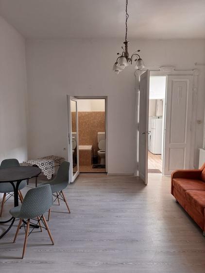 Apartament cu 2 camere decomandat în Exterior Vest