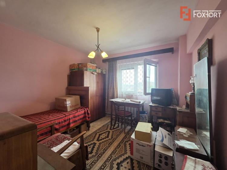 Apartament cu 4 camere semidecomandat în Micălaca