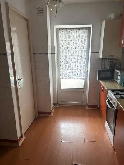 Apartament cu 3 camere decomandat, mobilat în Sud