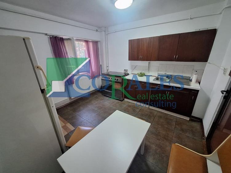Apartament cu 3 camere decomandat, mobilat în Aradului