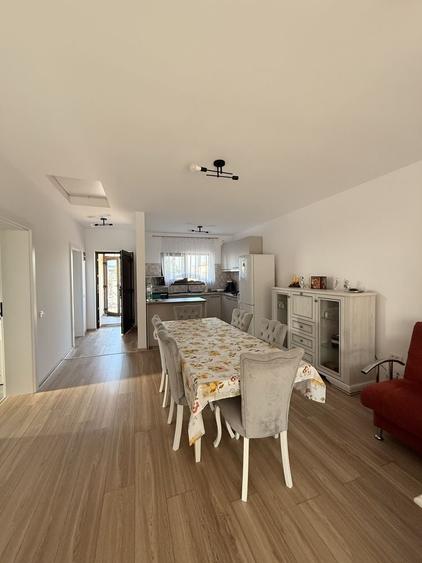 Casă cu 3 camere cu Teren 325 Mp în Moșnița Nouă