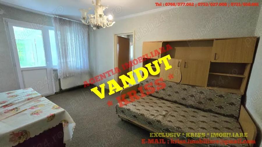 Apartament cu 3 camere semidecomandat în Trivale
