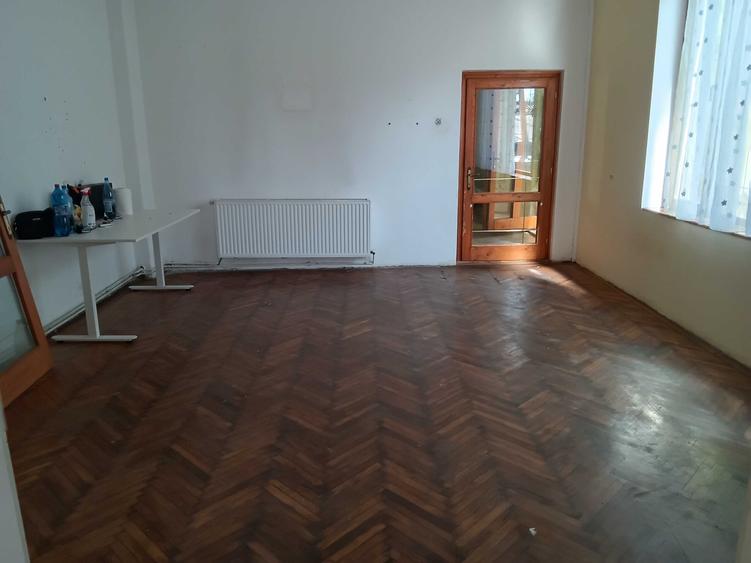 Casă cu 2 camere în Central