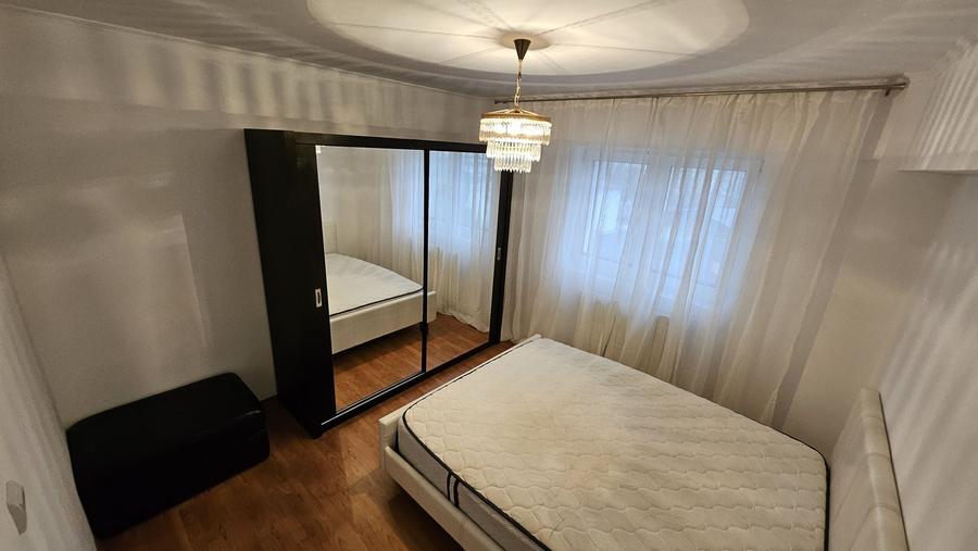 Apartament cu 4 camere decomandat în Central
