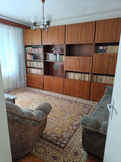 Apartament cu 3 camere decomandat în Dacia