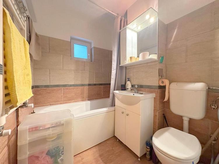 Apartament cu 2 camere decomandat, mobilat în Aradului