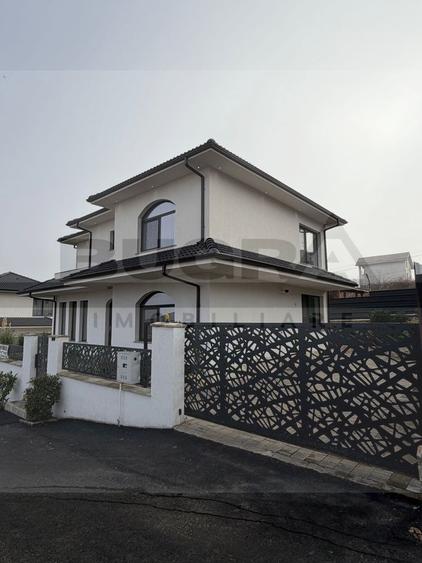 Casă individuală cu 5 camere cu Teren 400 Mp în Dezmir