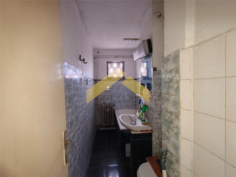 Apartament cu 2 camere semidecomandat în Aurel Vlaicu