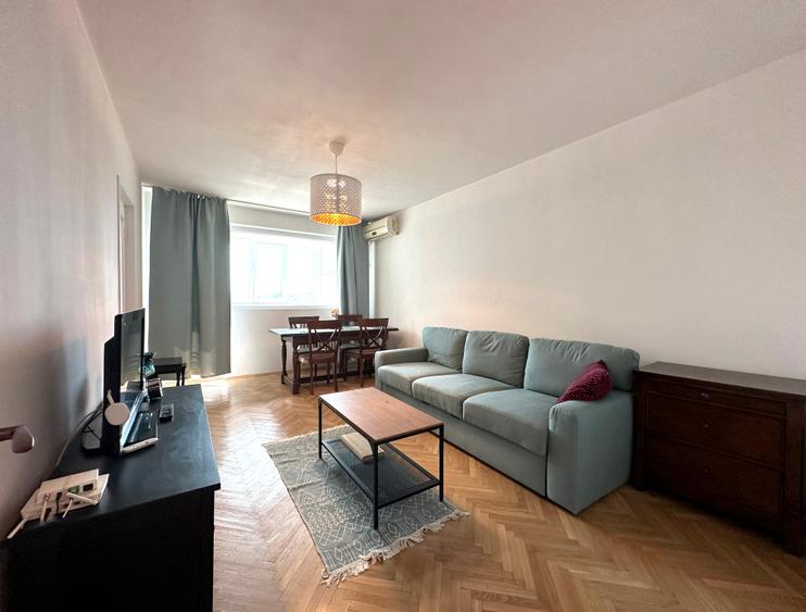 Apartament cu 3 camere semidecomandat în Drumul Taberei