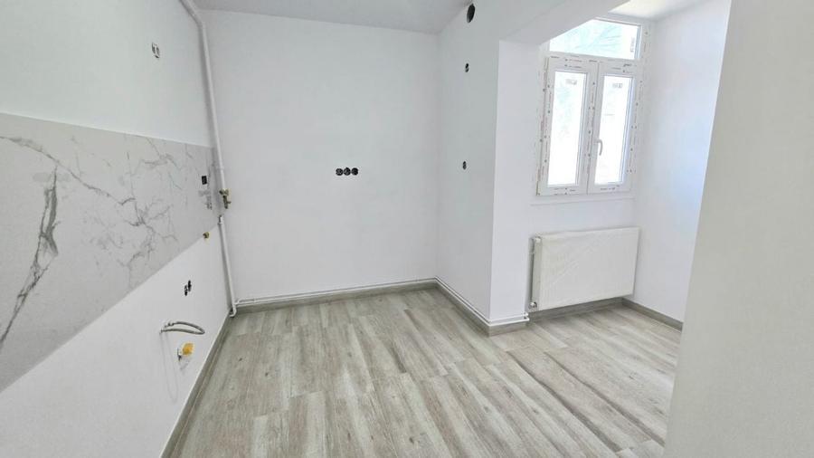 Apartament cu 2 camere decomandat în Luceafarul