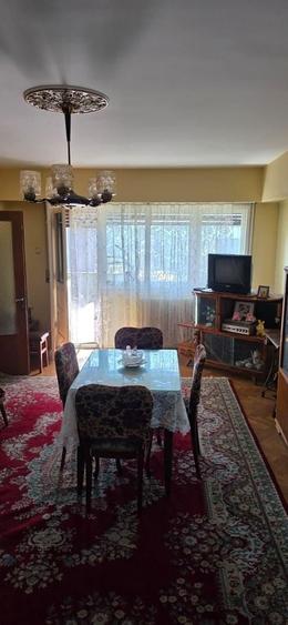 Apartament cu 3 camere decomandat în Cotroceni