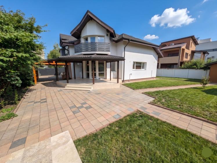 Casă individuală cu 5 camere cu Teren 640 Mp în Otopeni