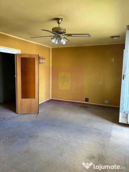 Apartament cu 4 camere decomandat în Lujerului