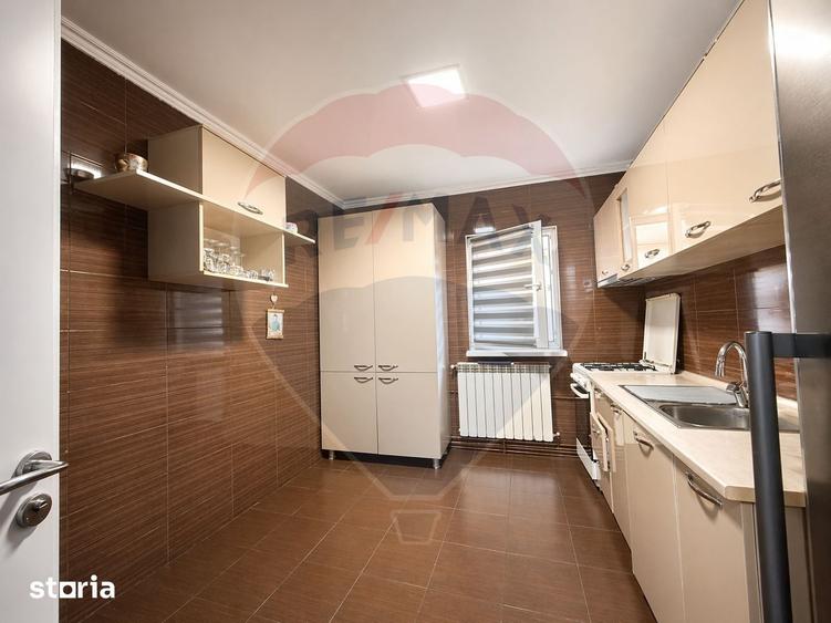 Apartament cu 3 camere decomandat în Republicii