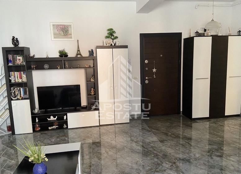 Apartament cu 3 camere decomandat în Girocului