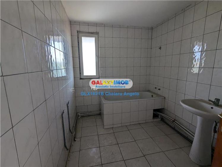Casă cu 5 camere cu Teren 1000 Mp în 1 Decembrie