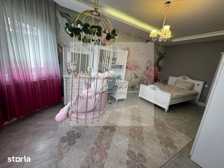 Casă cu 6 camere cu Teren 400 Mp în Central