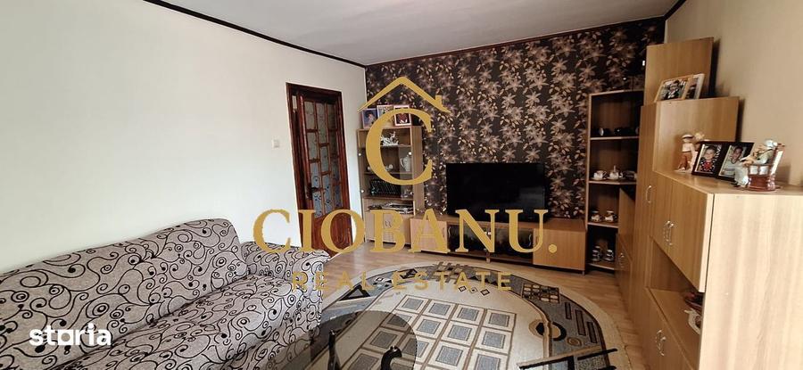 Apartament cu 3 camere decomandat, mobilat în Rovine