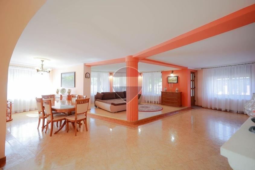 Casă individuală cu 5 camere cu Teren 1198 Mp în Central