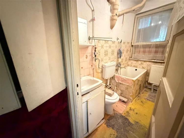 Apartament cu 2 camere nedecomandat în Energiei