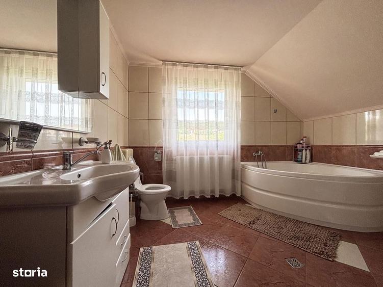 Casa - Vila - str. Piatra Craiului - 8