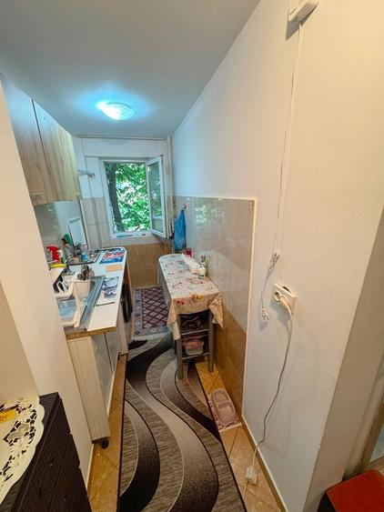 Apartament cu 4 camere decomandat în Lacul Tei