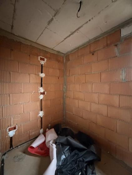 Casă individuală cu 4 camere cu Canalizare în Utvin