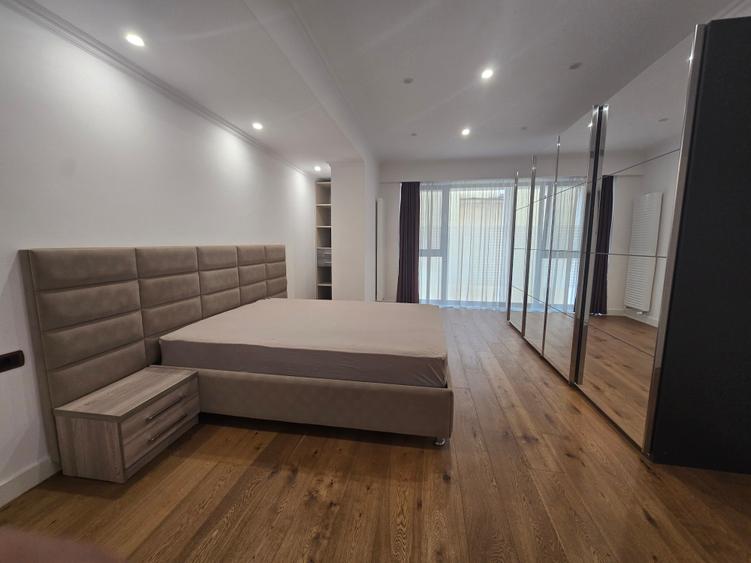 Apartament cu 3 camere semidecomandat în Kiseleff