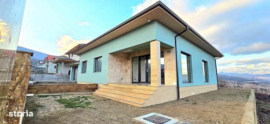 Casă cu 4 camere cu Teren 500 Mp în Central