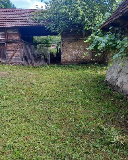 Casă cu 2 camere cu Teren 1500 Mp în Cerbia