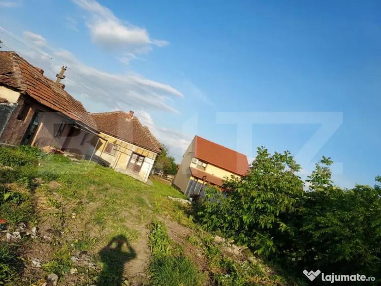 Casă cu 2 camere cu Teren 2860 Mp în Botiz