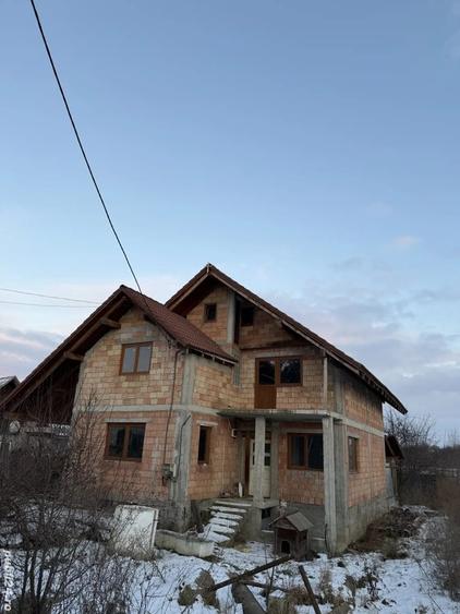 Casă cu Teren 1000 Mp în Râușor