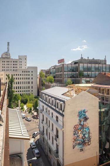 Apartament cu 4 camere, mobilat în Calea Victoriei