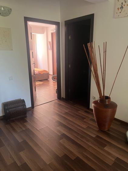 Apartament cu 3 camere decomandat în Florești